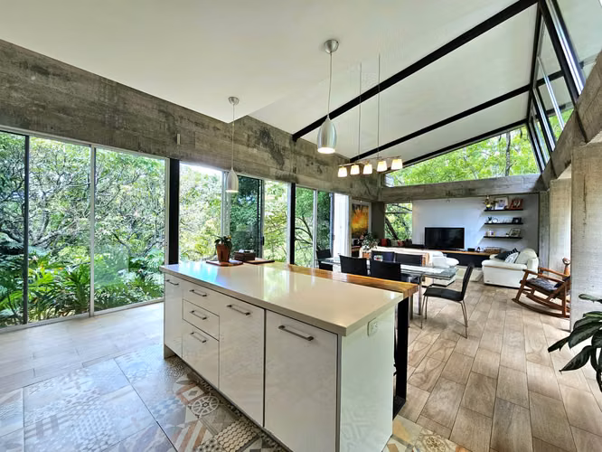 Belén - Casa Independiente - Terreno 5371m2 - Rodeada de Arboles