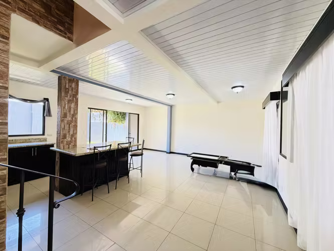 Venta de Casa de Inversión en Residencial| Rentabilidad Inmediata | 3 Habitaciones y Jardín Privado - Imagen 2