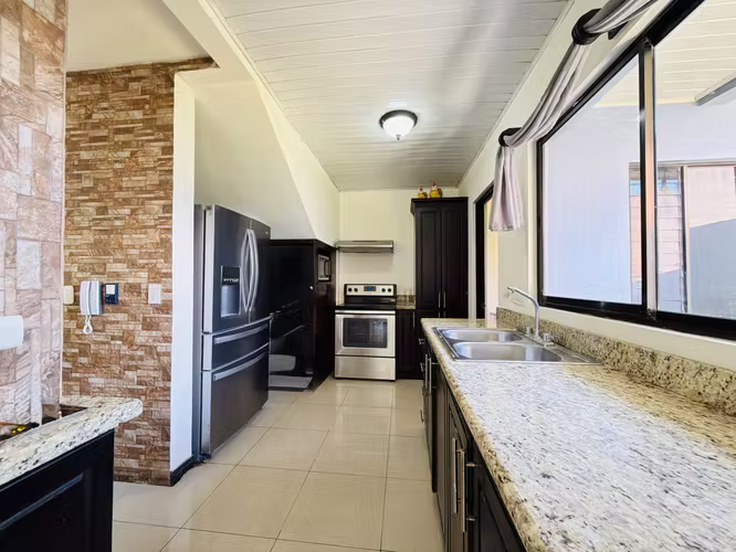 Venta de Casa de Inversión en Residencial| Rentabilidad Inmediata | 3 Habitaciones y Jardín Privado - Imagen 8
