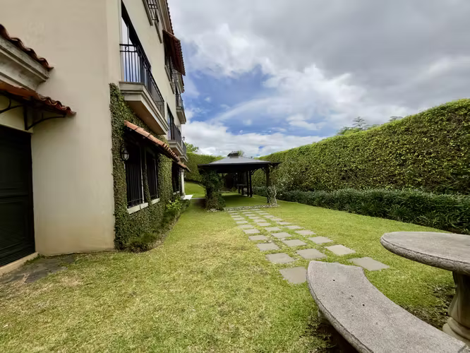 Casa en condominio de lujo para la venta en guachipelín con vista - Imagen 20