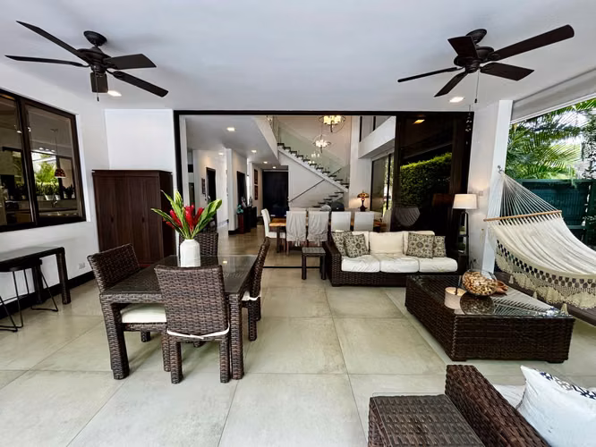 VENTA DE CASA EN BOSQUES DEL CARAO CONTEMPORÁNEA DE LUJO