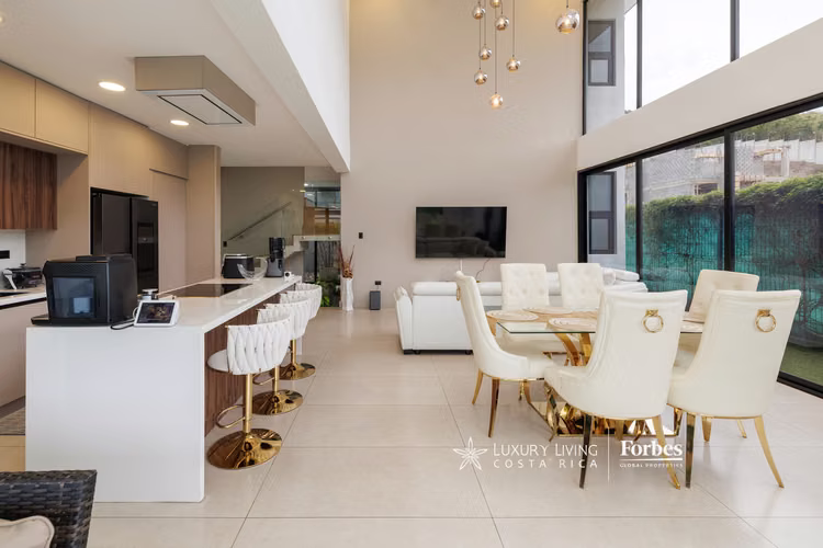 21423 - Casa moderna 4 hab, oficina, terraza y piscina en Vista Real