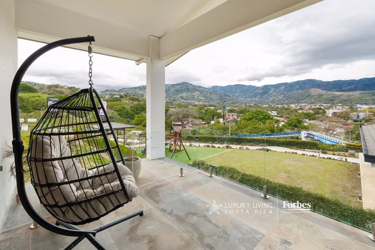 21423 - Casa moderna 4 hab, oficina, terraza y piscina en Vista Real