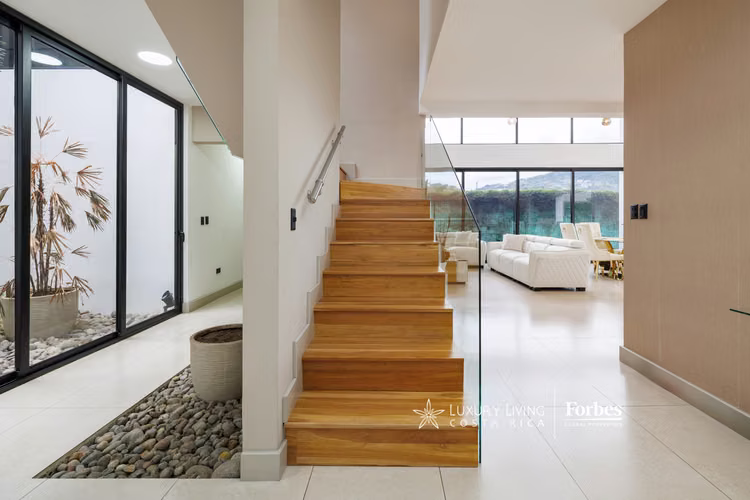 21423 - Casa moderna 4 hab, oficina, terraza y piscina en Vista Real
