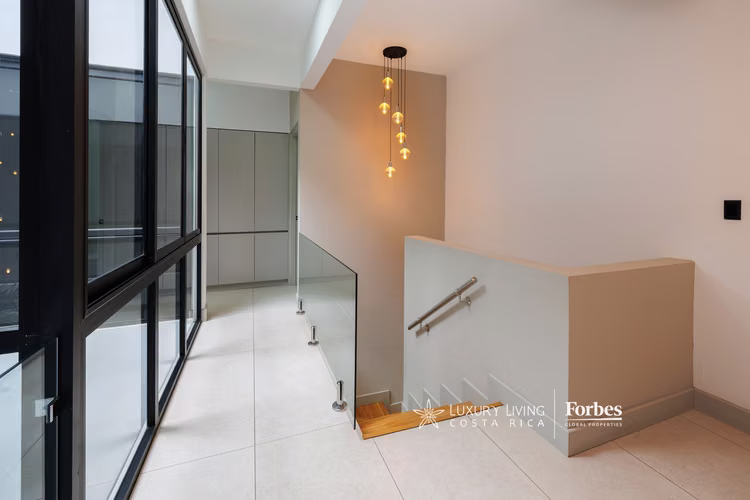 21423 - Casa moderna 4 hab, oficina, terraza y piscina en Vista Real