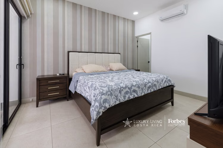 21423 - Casa moderna 4 hab, oficina, terraza y piscina en Vista Real