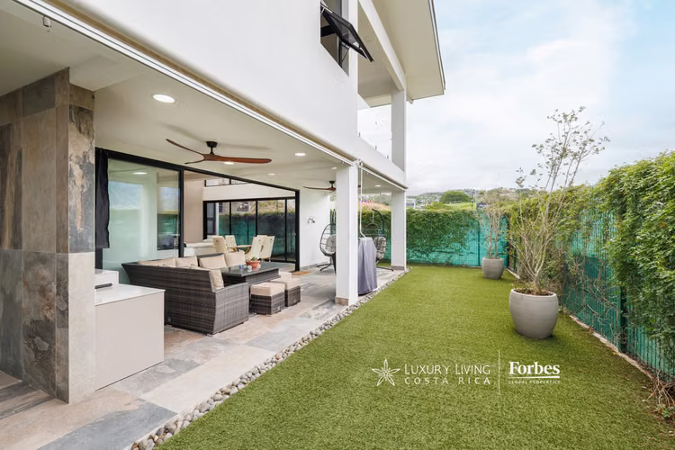 21423 - Casa moderna 4 hab, oficina, terraza y piscina en Vista Real