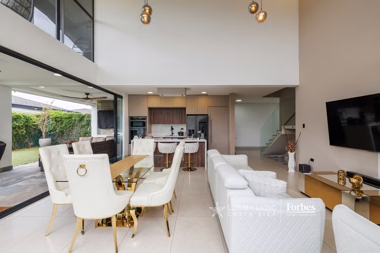 21423 - Casa moderna 4 hab, oficina, terraza y piscina en Vista Real