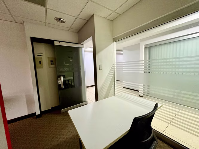 Oficina en Alquiler en Rohrmoser | 40 m² | 1 Parqueo | Centro Corporativo - Imagen 3