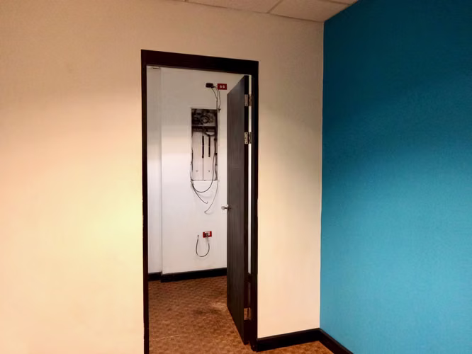 Oficina en Alquiler en Rohrmoser | 40 m² | 1 Parqueo | Centro Corporativo - Imagen 9