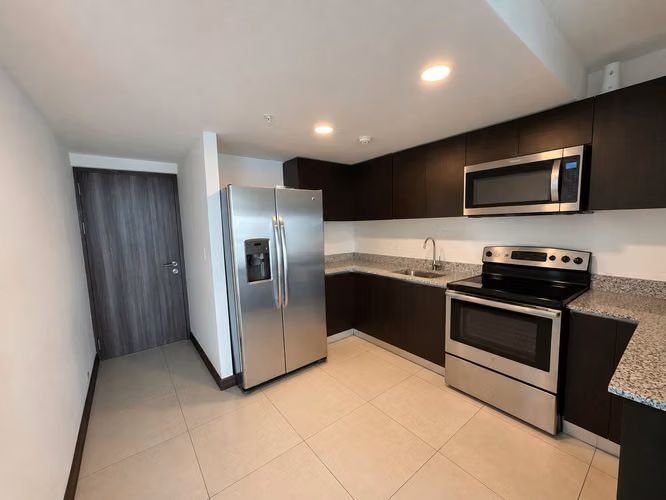 Venta Apartamento, los Yoses, San Pedro, con vista, 2 parqueos, línea blanca - Imagen 3