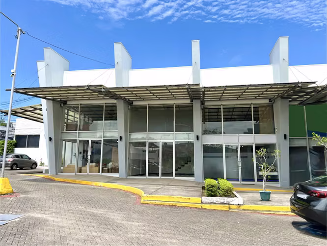 Commercial space or office for lease in Escazú. Prime strategic location!
