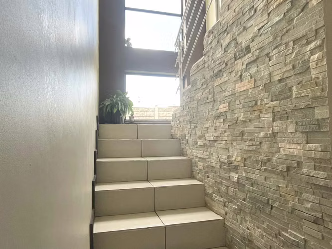 Venta de casa de 2 niveles en Paraiso de Cartago.