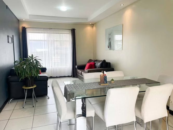 Venta de casa de 2 niveles en Paraiso de Cartago.