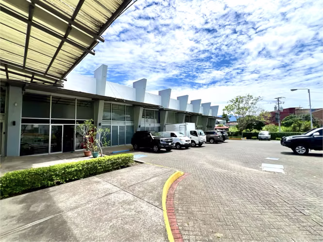 Venta de local comercial u oficina en Escazú. ¡Oportunidad en ubicación estratégica! - Imagen 16