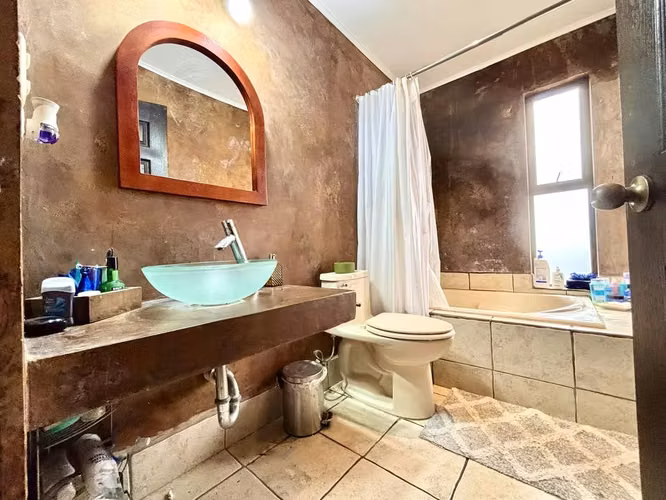Venta de Casa en San Isidro de Heredia . Casa Moderna estilo Rústica - 600 m² de Terreno