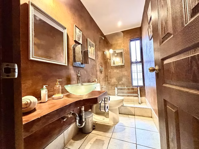 Venta de Casa en San Isidro de Heredia . Casa Moderna estilo Rústica - 600 m² de Terreno