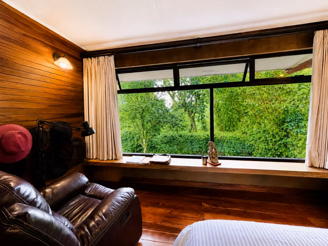 Venta de Casa en San Isidro de Heredia . Casa Moderna estilo Rústica - 600 m² de Terreno