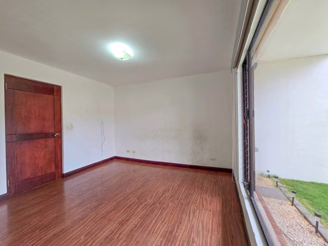 CONDO DE 451 M2 DE 5 HABIT. EN TREJOS MONTEALEGRE X AVENIDA ESCAZU - Imagen 16