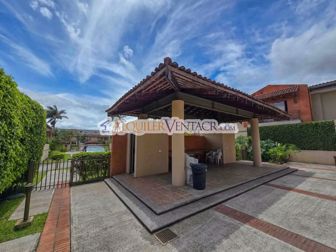 CONDO DE 451 M2 DE 5 HABIT. EN TREJOS MONTEALEGRE X AVENIDA ESCAZU - Imagen 3