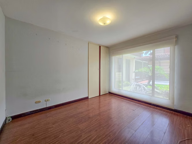 CONDO DE 451 M2 DE 5 HABIT. EN TREJOS MONTEALEGRE X AVENIDA ESCAZU - Imagen 9