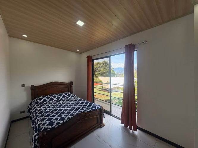 Venta de Casa en Residencial de Santa BarbaraHeredia