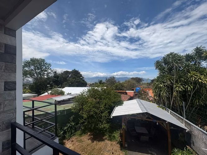 Venta de Casa en Residencial de Santa BarbaraHeredia