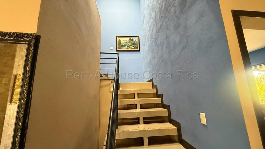 Casa en Venta en Guadalupe, Condominio, 4 Hab (1 en Primer Nivel) Cerca de la UCR - Imagen 12
