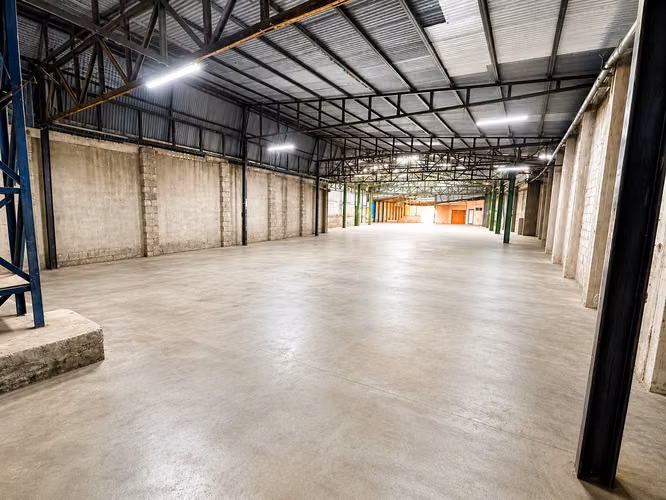 SE ALQUILA BODEGA EN TIBAS