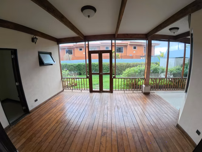 VENTA CASA LUJO SANTO DOMINGO DE HEREDIA