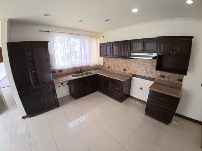 VENTA CASA LUJO SANTO DOMINGO DE HEREDIA
