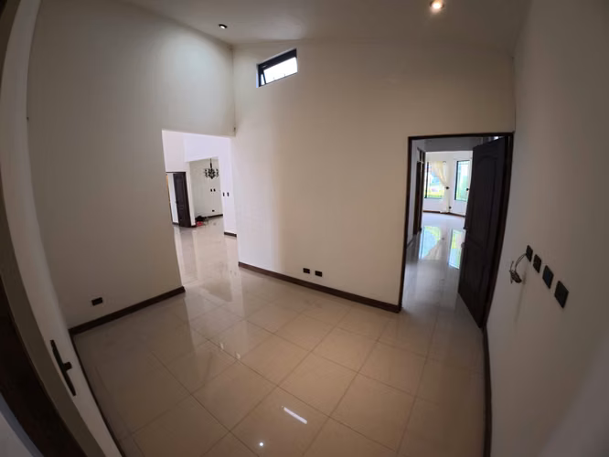 VENTA CASA LUJO SANTO DOMINGO DE HEREDIA