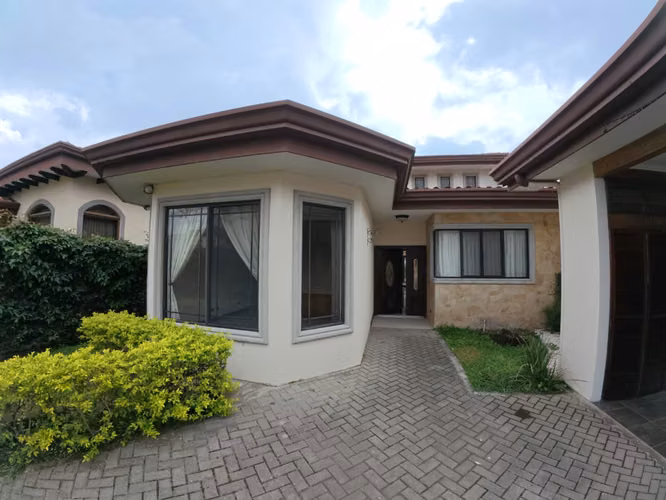 VENTA CASA LUJO SANTO DOMINGO DE HEREDIA