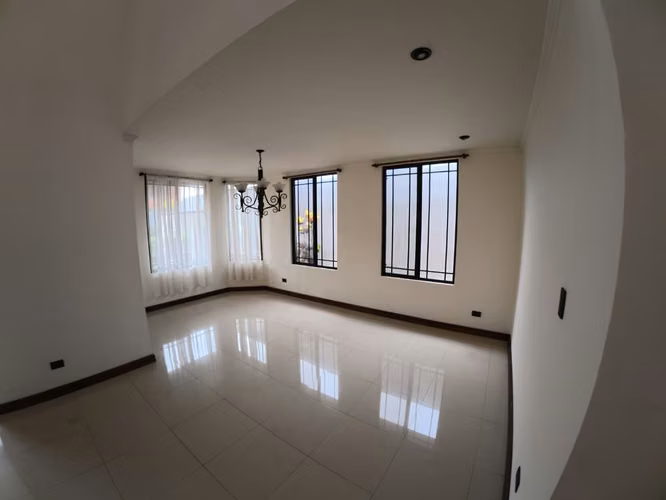 VENTA CASA LUJO SANTO DOMINGO DE HEREDIA
