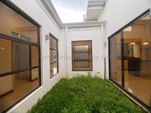 Moderna Casa de una planta en Condominio Familiar en Grecia - Imagen 6