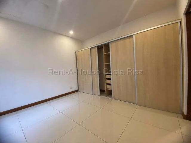 Moderna Casa de una planta en Condominio Familiar en Grecia - Imagen 9