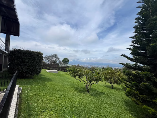 Se Vende Casa con Amplio Terreno y Vista Panorámica 360° - Imagen 9