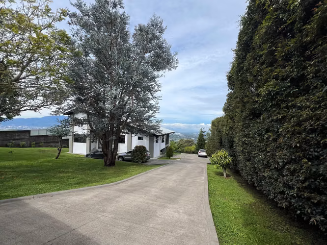 Se Vende Casa con Amplio Terreno y Vista Panorámica 360° - Imagen 2