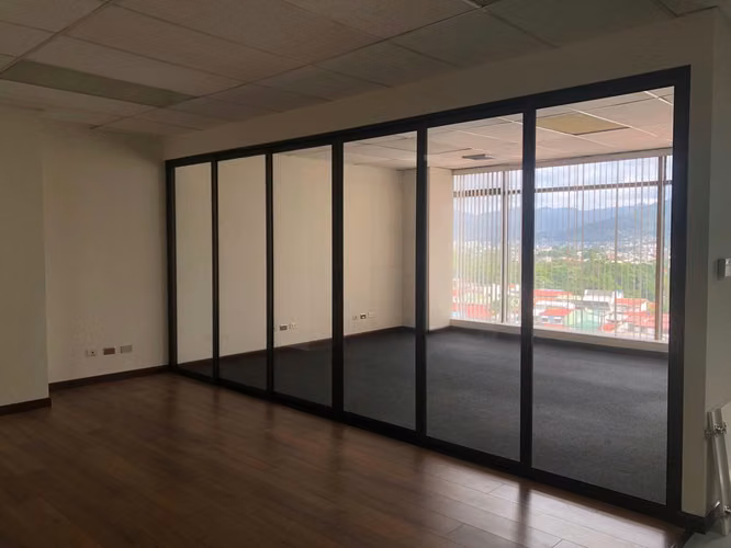 Oficina Corporativa en Alquiler en La Sabana | 158 m² | 3 Parqueos - Imagen 4