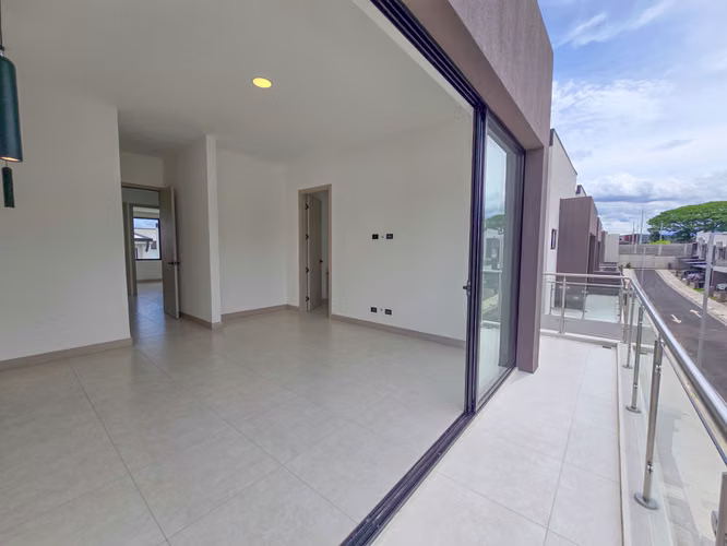 Para estrenar! Alquiler de casa en Condominio Lindora Village – Santa Ana - Imagen 12
