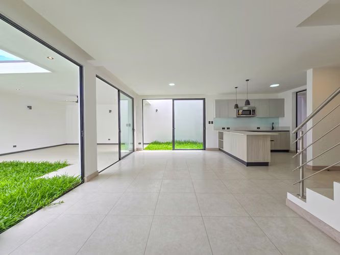 Para estrenar! Alquiler de casa en Condominio Lindora Village – Santa Ana - Imagen 2