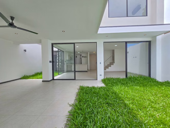 Para estrenar! Alquiler de casa en Condominio Lindora Village – Santa Ana - Imagen 3
