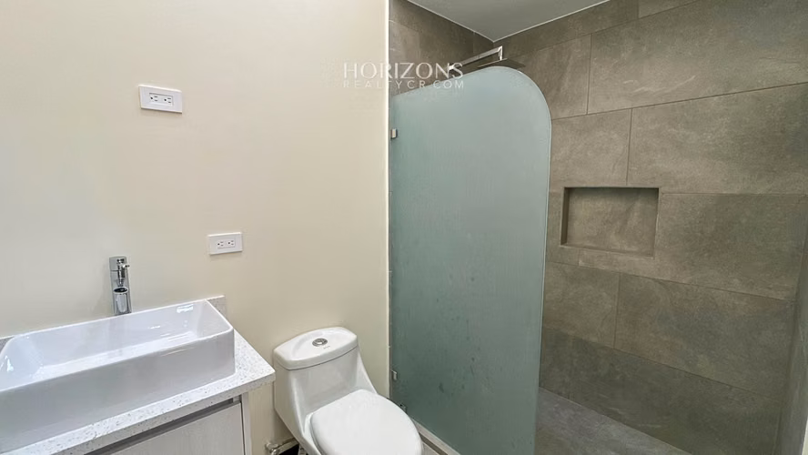 Amplia Casa Nueva en Condominio Tres Ríos 3 Hab 249m2 NJA1202