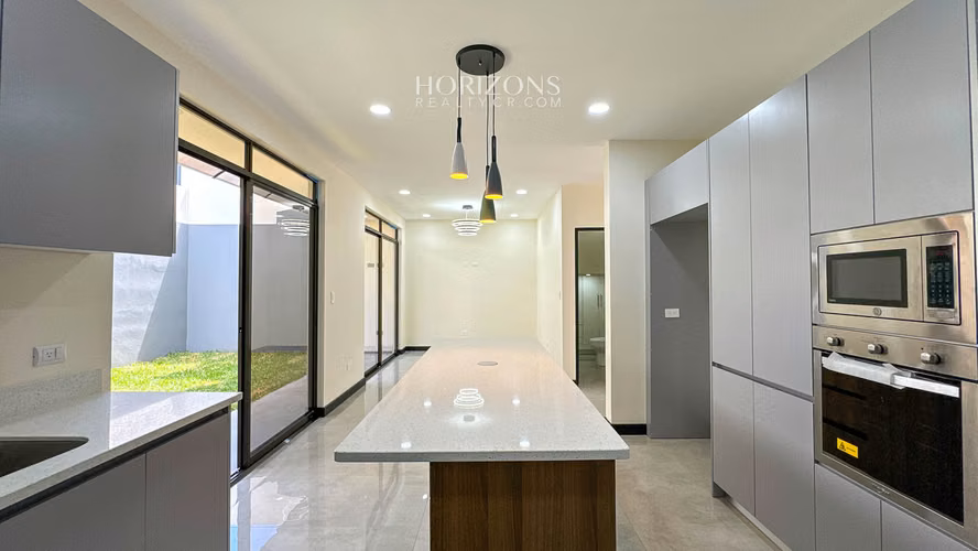 Amplia Casa Nueva en Condominio Tres Ríos 3 Hab 249m2 NJA1202
