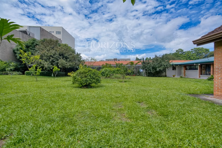Casa con Uso de Suelo Mixto en Pinares de Curridabat – Ideal NJA1247 - Imagen 18