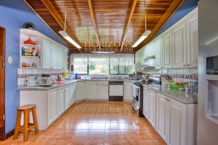 Casa con Uso de Suelo Mixto en Pinares de Curridabat – Ideal NJA1247 - Imagen 10