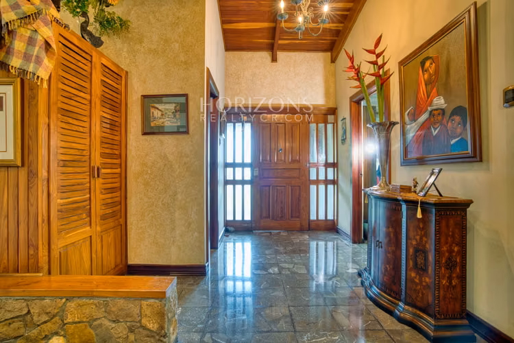 Casa con Uso de Suelo Mixto en Pinares de Curridabat – Ideal NJA1247 - Imagen 4