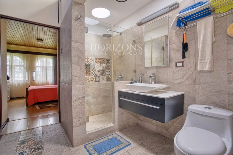 Casa con Uso de Suelo Mixto en Pinares de Curridabat – Ideal NJA1247 - Imagen 16