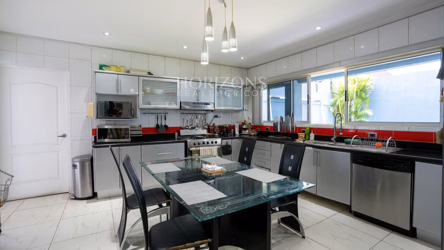 Casa con Uso de Suelo Mixto en San Jose Naciones Unidas 6 Habitaciones NOJ1256 - Imagen 5