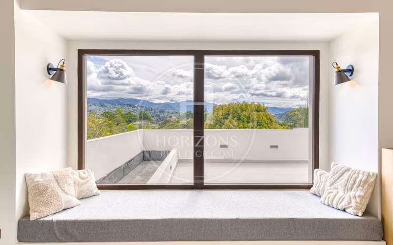 Casa de Lujo en Venta en Condominio Hacienda Gregal en Curridabat NOJ1250